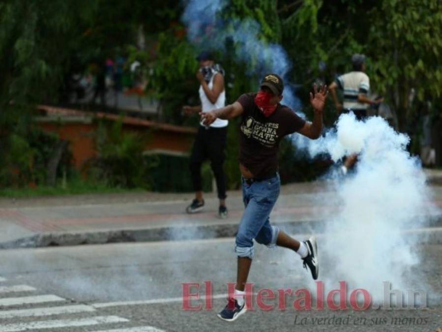 FOTOS: Segundo día de paro nacional deja enfrentamientos entre manifestantes y policías