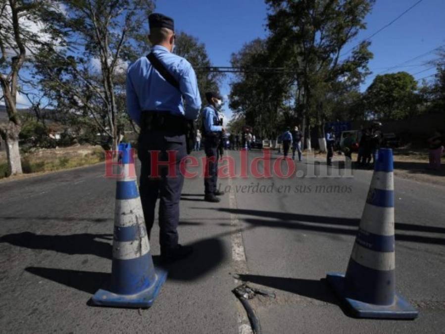 Largas colas por cierre de entradas a la capital en cuarentena por Covid-19