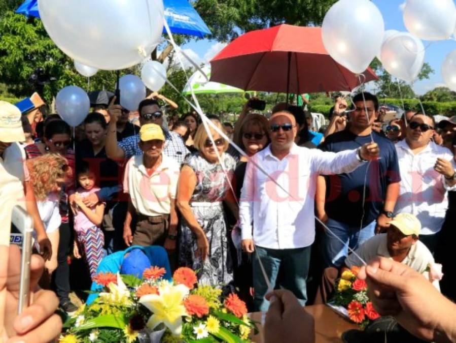 ¡El último adiós! Así fue el entierro del periodista hondureño Igor Padilla