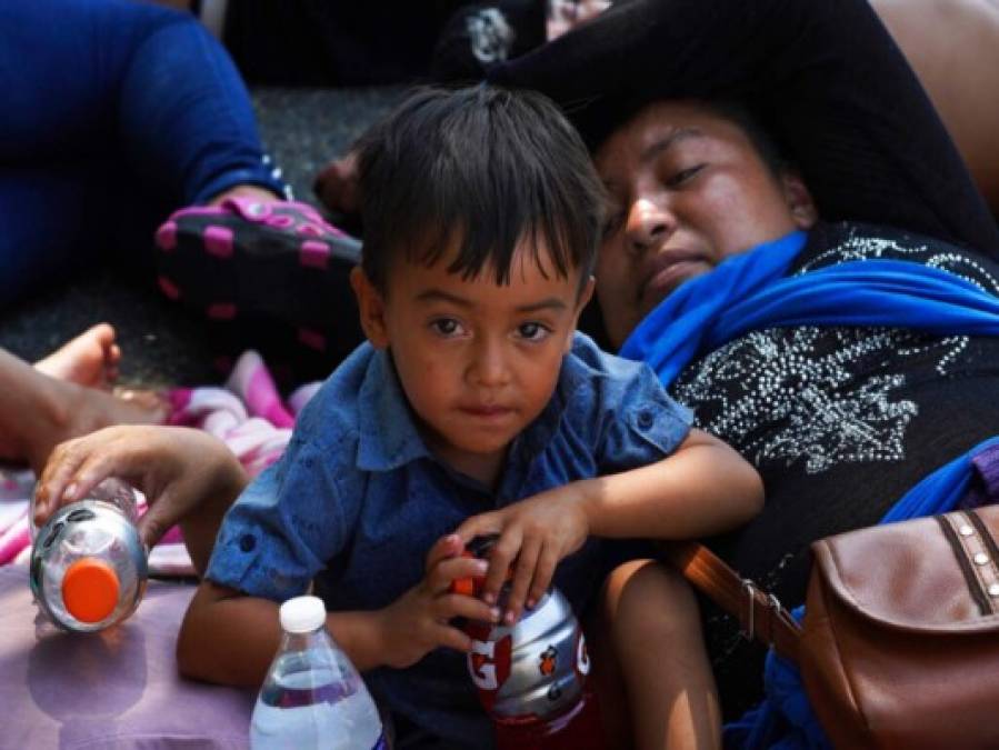Caravana migrante de hondureños, salvadoreños y haitianos suma más personas en México (Fotos)