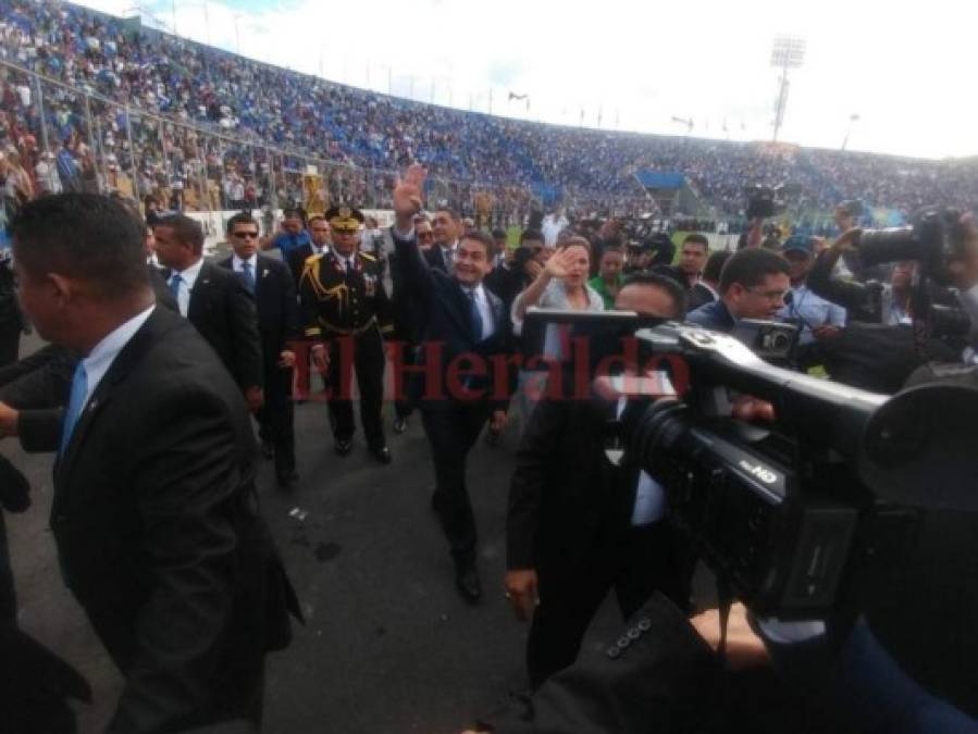 Así fue la llegada de Juan Orlando Hernández al Estadio Nacional para la toma de posesión