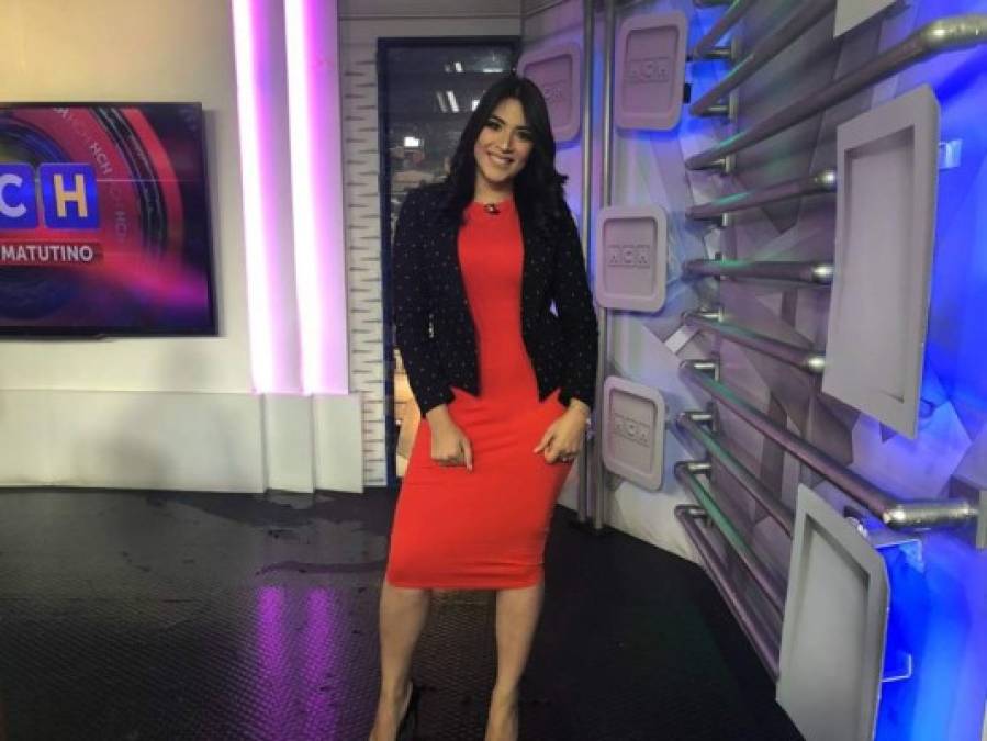 Los 10 looks más elegantes de Carolina Lanza, el bello rostro de la televisión hondureña