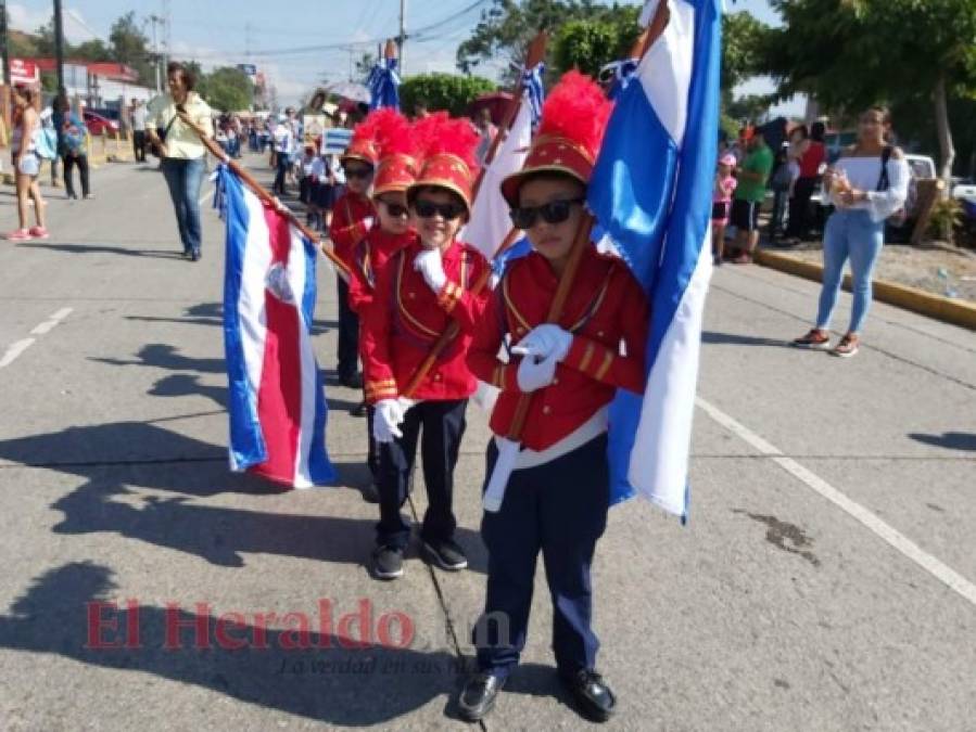 Niños capitalinos inauguran el mes de la Patria con coloridos desfiles