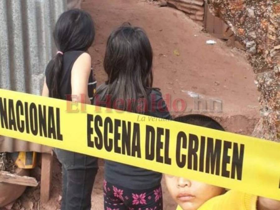 FOTOS: La escena del violento asesinato de una mujer en la capital