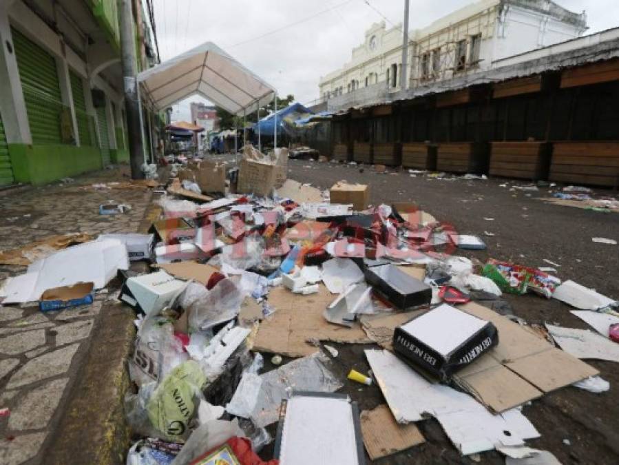 FOTOS: Mercados de Comayagüela amanecen inundados de basura en Navidad, después del 24 de diciembre