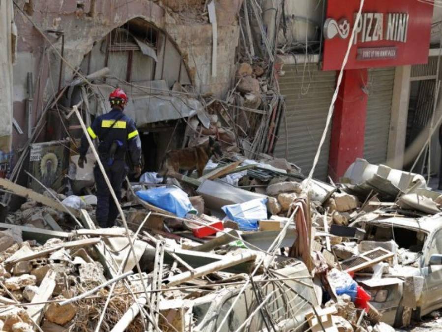 Imágenes que impactan: Beirut llora a sus muertos; sigue búsqueda de más víctimas