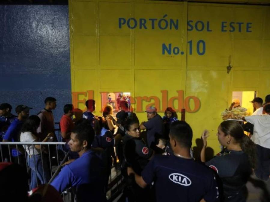 Motagüenses comienzan a llenar el Estadio Nacional para la gran final ante Herediano