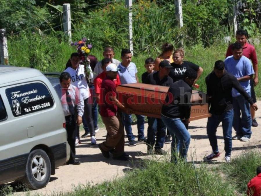 FOTOS: Doloroso último adiós a estudiante secuestrado y hallado muerto en la capital