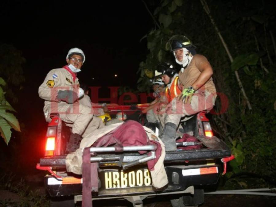 Las desgarradoras imágenes del incendio en La Montañita en el que murieron dos bomberos