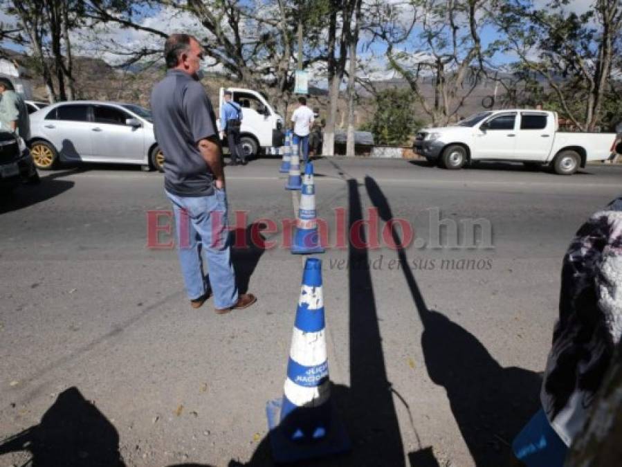 Largas colas por cierre de entradas a la capital en cuarentena por Covid-19