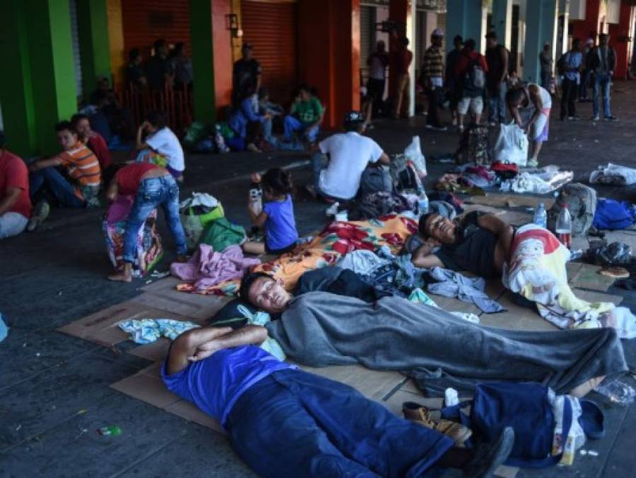Las duras imágenes que deja la caravana de migrantes y que conmueven a Honduras