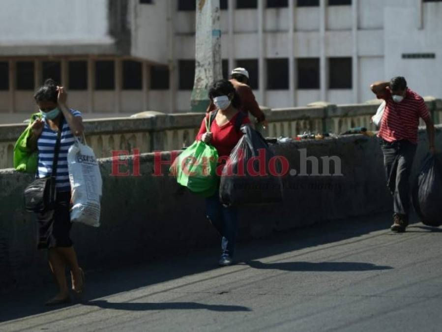 FOTOS: Mercados desbordados mientras capitalinos se exponen al Covid-19