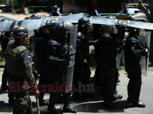 Honduras: Guerra campal entre estudiantes y policías en la colonia Kennedy