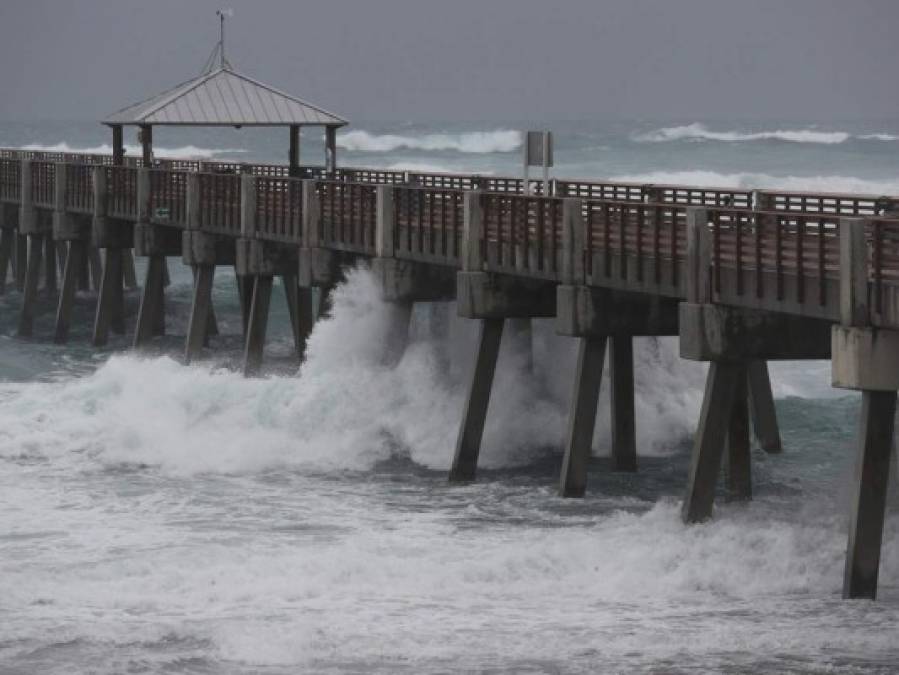 En imágenes: Florida se prepara para afrontar tormenta Isaías