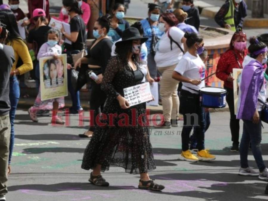 Hondureñas alzan su voz en el Día de la Mujer (FOTOS)