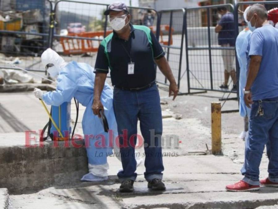 FOTOS: Pacientes sospechosos de covid-19 abarrotan triaje de la Mayangle