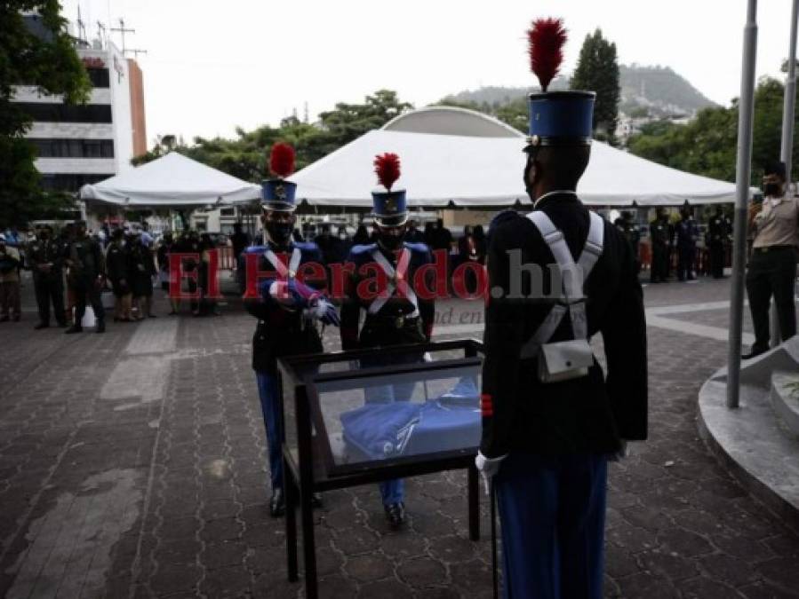 Solemnidad y patriotismo en el inicio de fiestas Patrias en Honduras (FOTOS)