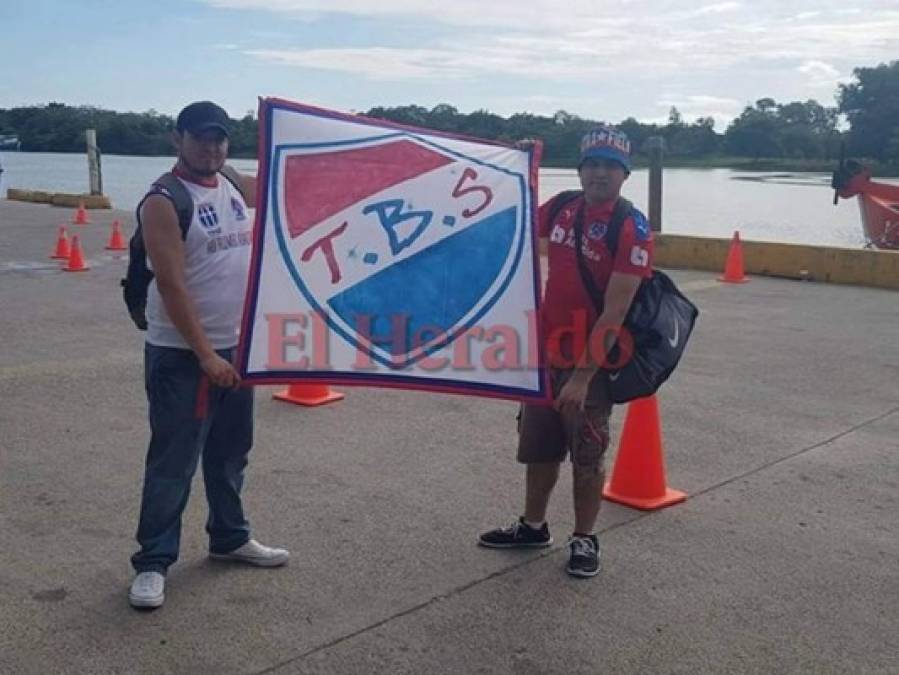 Así llegaron los aficionados de Olimpia a Roatán para presenciar el partido de octavos