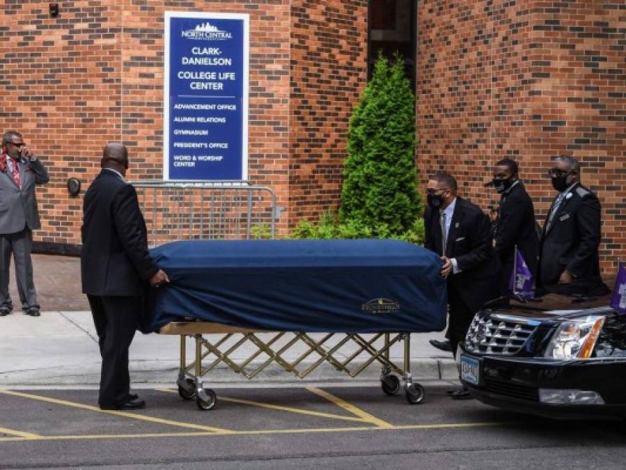 FOTOS: Tristeza e indignación marcan funeral de George Floyd en Minneapolis