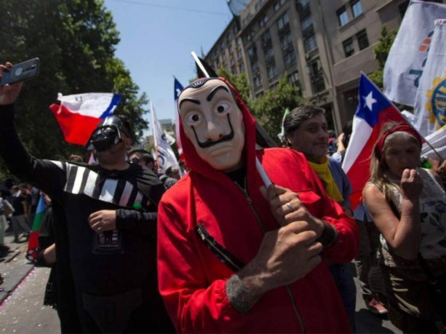 FOTOS: Chile respira violencia y salida a crisis se aleja cada vez más