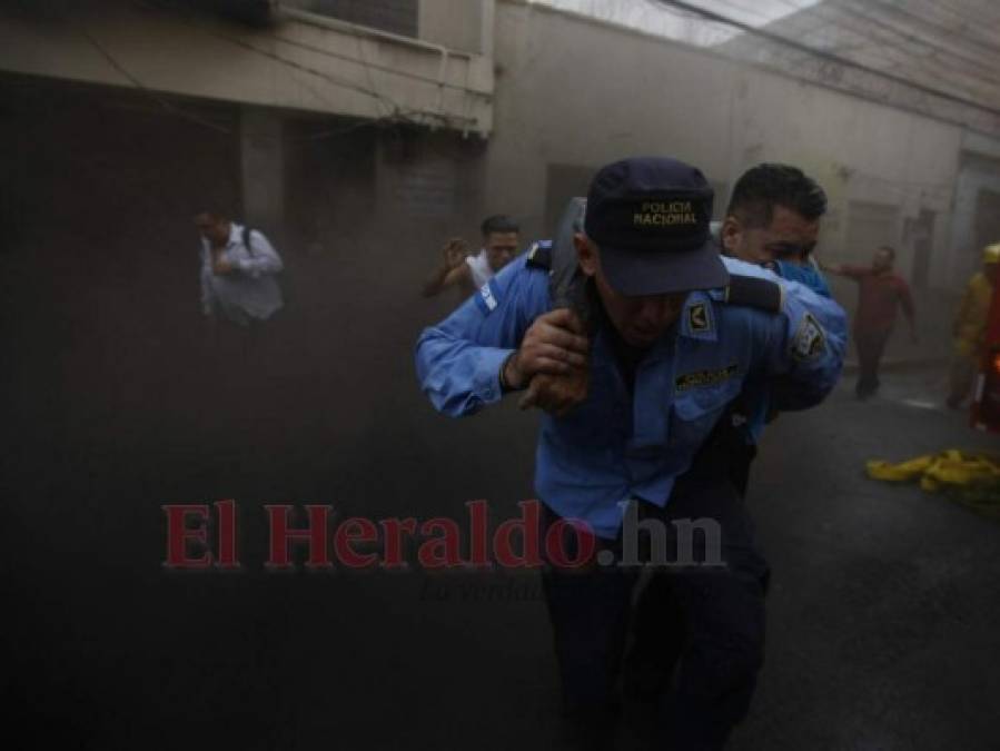 FOTOS: Llanto, pánico e histeria colectiva por incendio en edificio de la Alcaldía Municipal