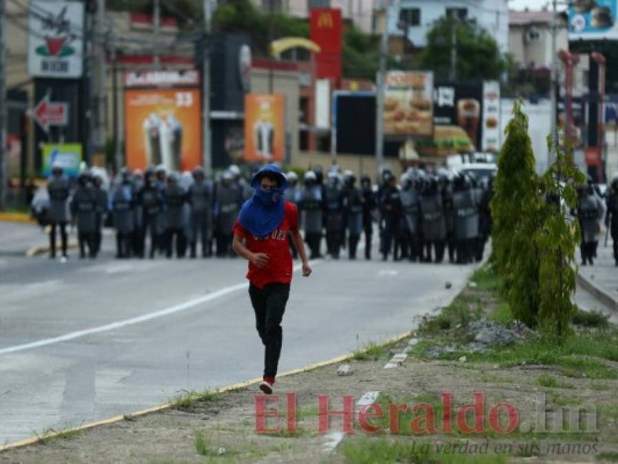 FOTOS: Segundo día de paro nacional deja enfrentamientos entre manifestantes y policías