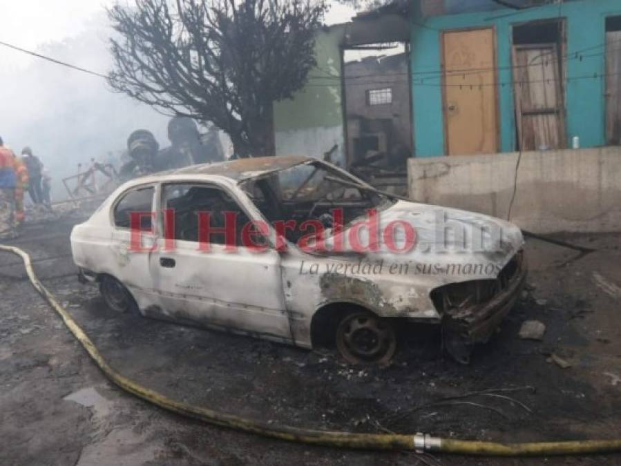 FOTOS: Destrucción en salida al sur tras accidente de rastra con combustible