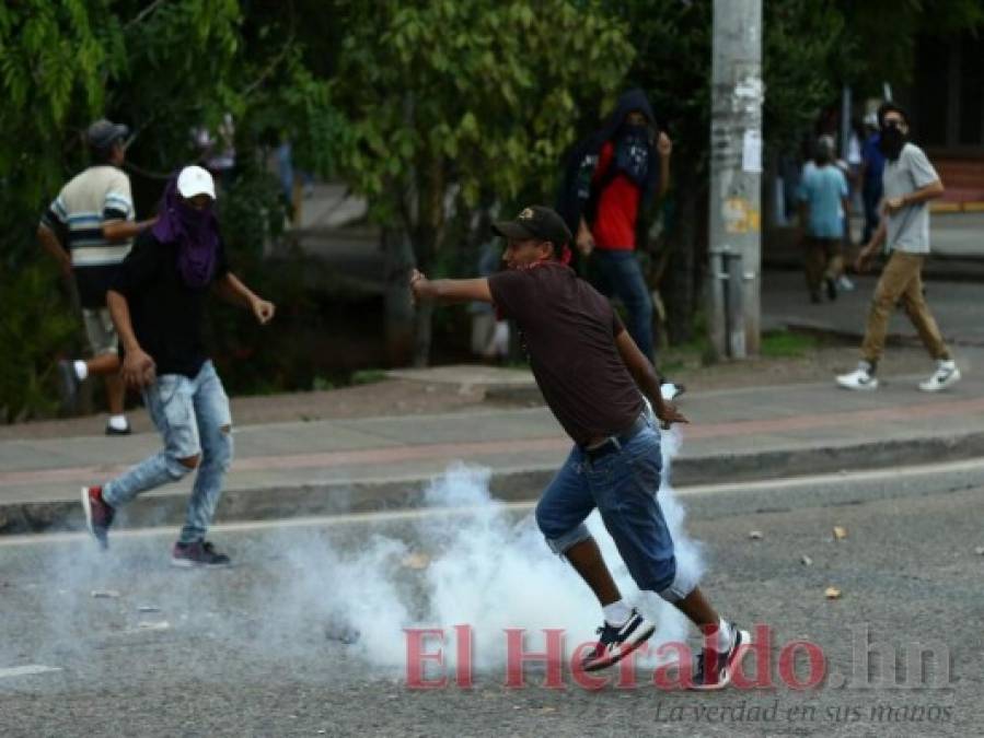 FOTOS: Segundo día de paro nacional deja enfrentamientos entre manifestantes y policías