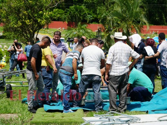 FOTOS: Desgarradora escena tras masacre en cementerio en SPS