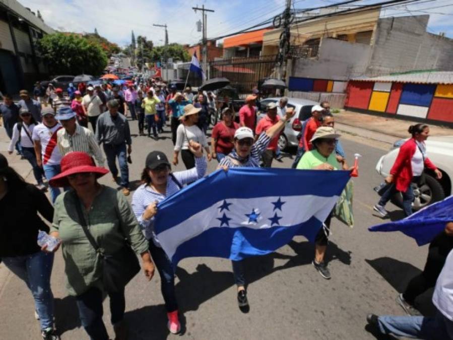 FOTOS: Cuarta semana de protestas de maestros y médicos tras polémicos decretos