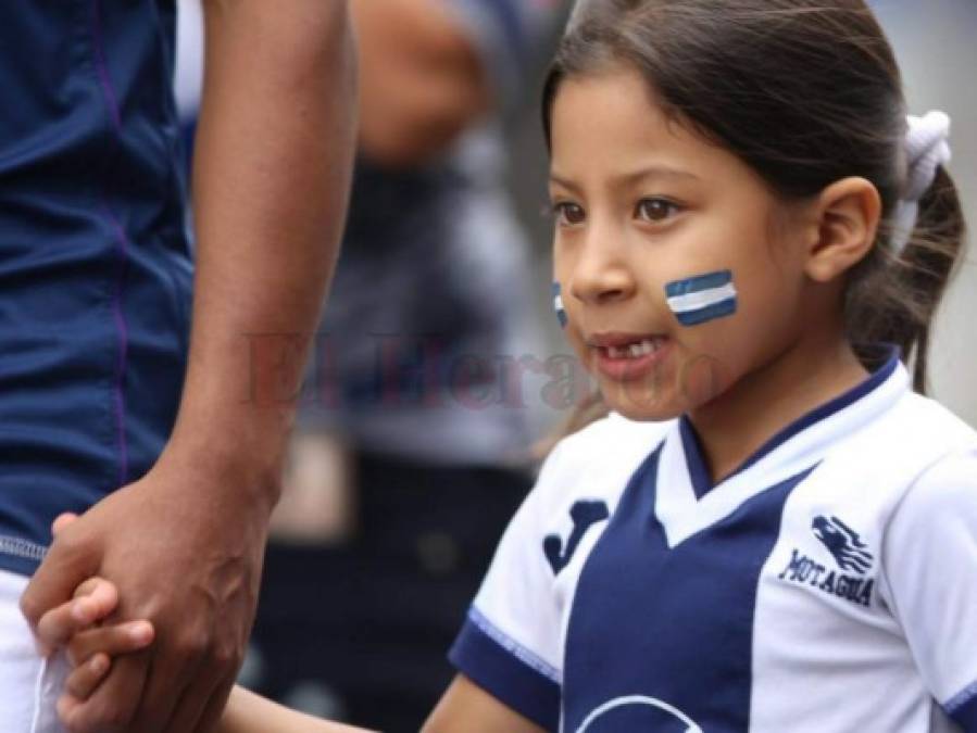 Los rostros de la pasión. Así han llegado los hinchas de Motagua al Nacional para la final