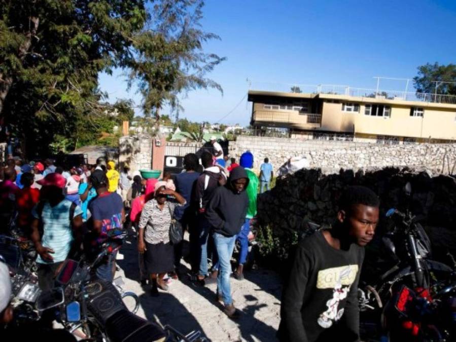 Las dramáticas fotos del incendio en orfanato de Haití; 15 niños muertos