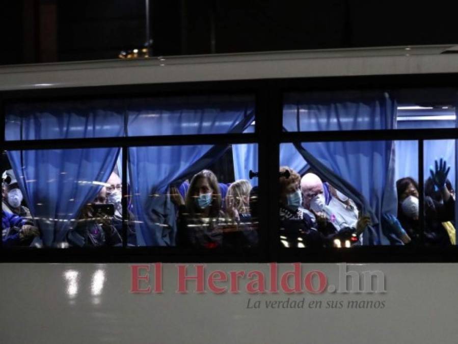 FOTOS: Así fue la evacuación de los estadounidenses confinados en crucero por coronavirus