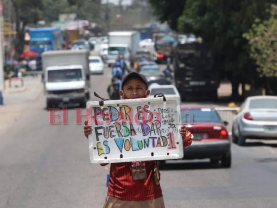 FOTOS: Sin dinero ni comida, hondureño pide apoyo para subsistir con sus hijos