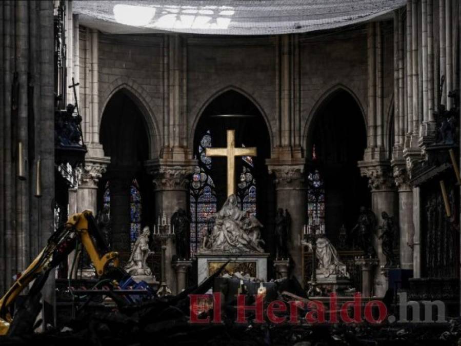 Así luce la catedral de Notre Dame a un mes del incendio