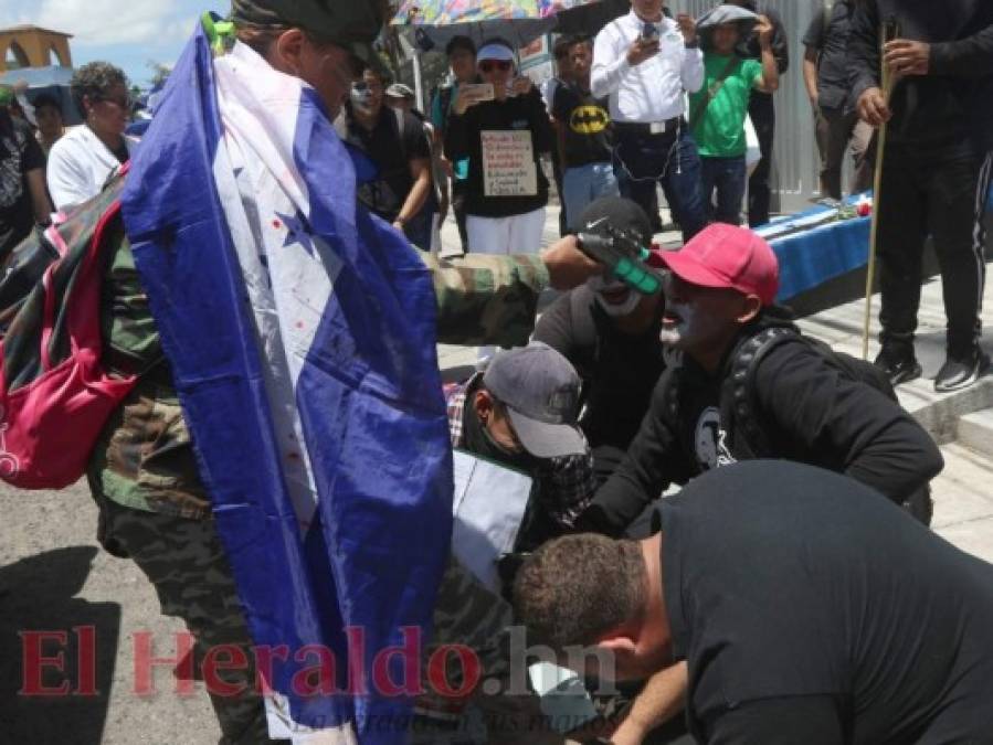 FOTOS: Impactantes imágenes captadas durante manifestación de la Plataforma de Salud y Educación en la capital de Honduras