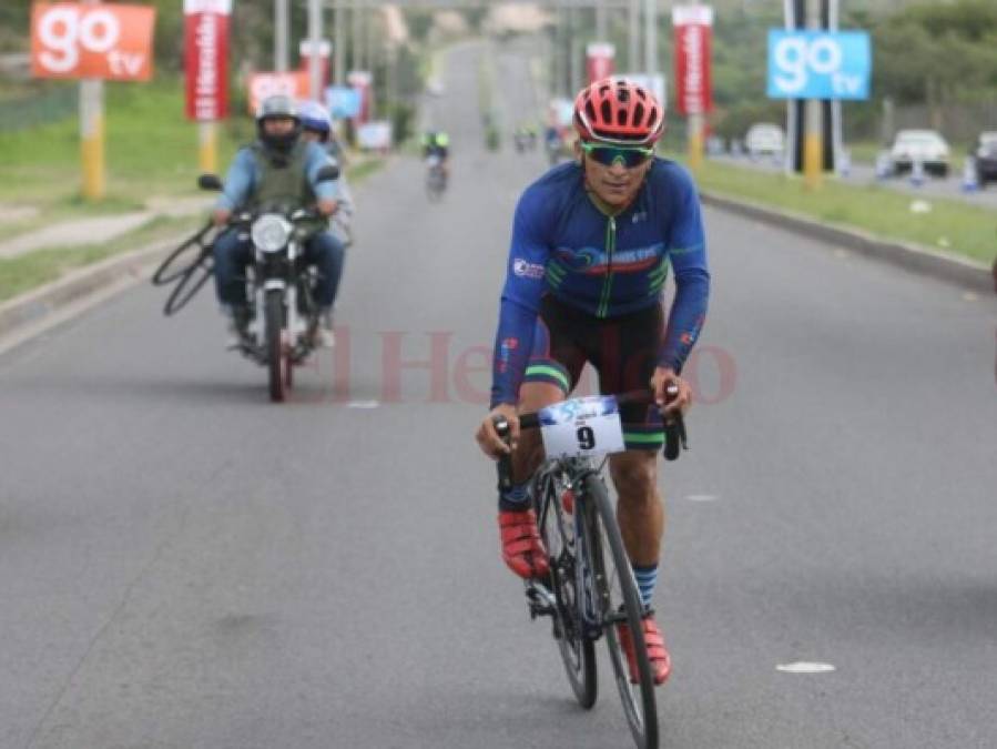 Fotos: Momento en el que Jorge Torres se alzó como campeón de la Séptima Vuelta Ciclística de EL HERALDO 2018
