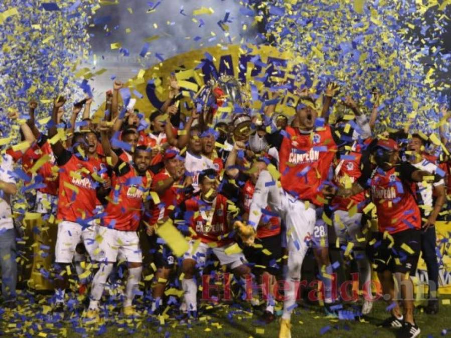 La celebración del Olimpia tras alzar la copa del Torneo Clausura 2021 (FOTOS)