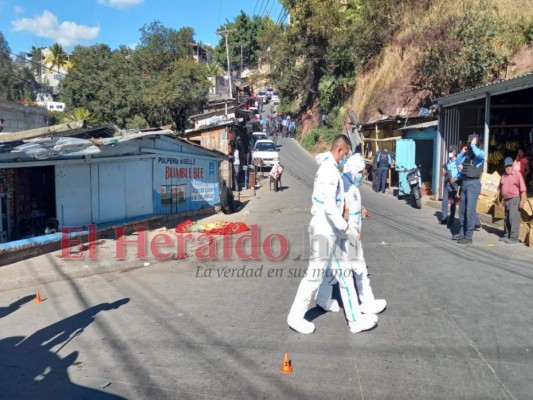 FOTOS: Luto y llanto en escena de masacre en la Villa Nueva