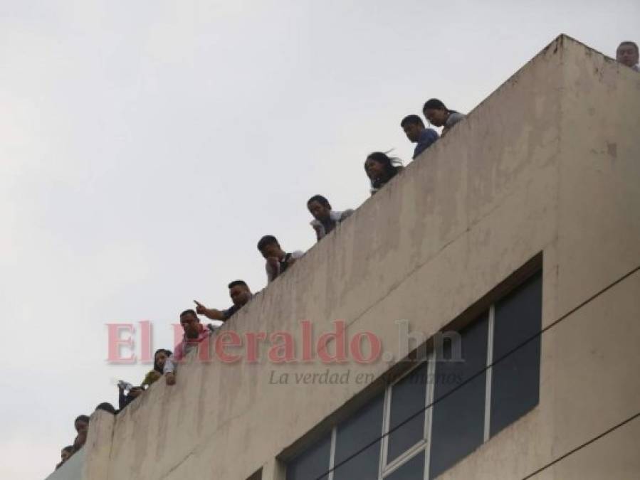 FOTOS: Llanto, pánico e histeria colectiva por incendio en edificio de la Alcaldía Municipal