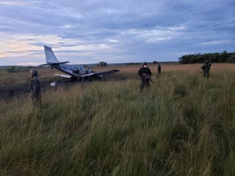 FOTOS: Así fue la incautación de la droga y la narcoavioneta en Brus Laguna