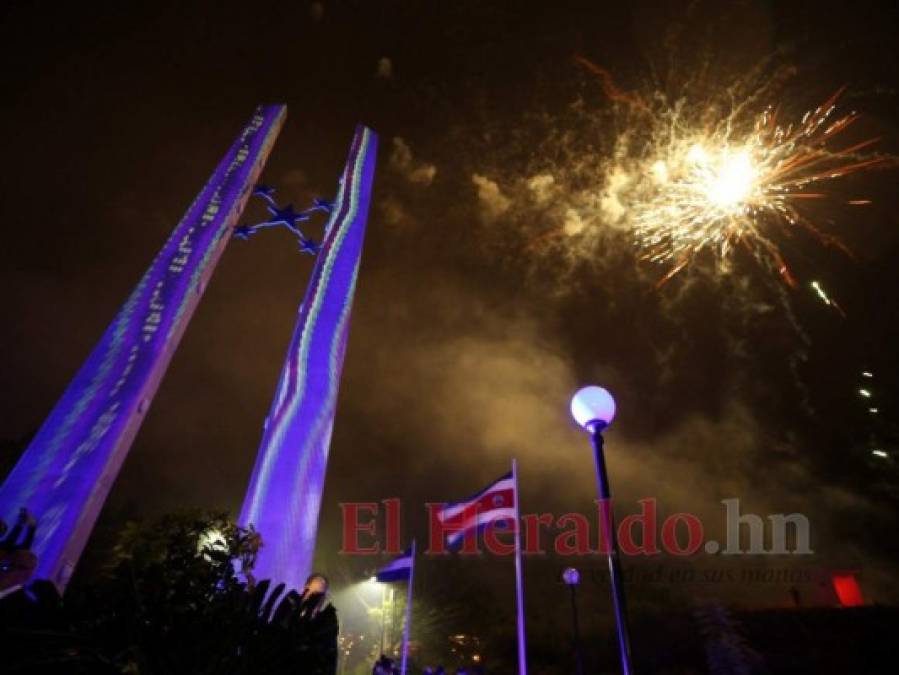 FOTOS: Así fue la inauguración del 'Monumento Obelisco Bicentenario'