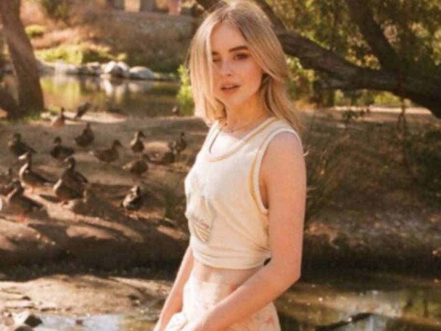 Ella es Sabrina Carpenter, la nueva 'Alicia en el país de las maravillas' de Netflix (FOTOS)