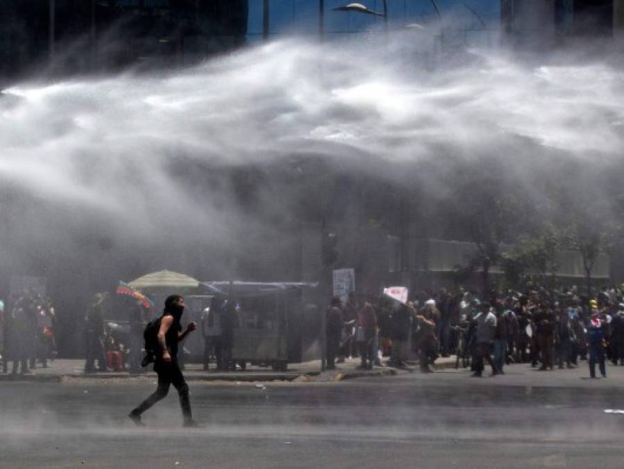 FOTOS: Chile respira violencia y salida a crisis se aleja cada vez más