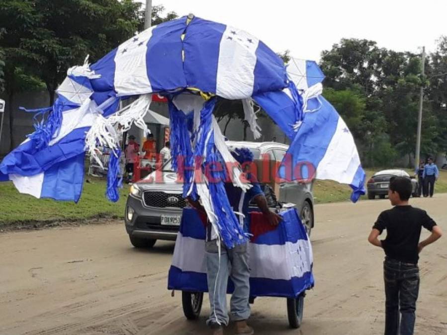 FOTOS: Banderas, gorras y camisas... ¡Todo el ambiente para el Honduras vs Australia en San Pedro Sula!