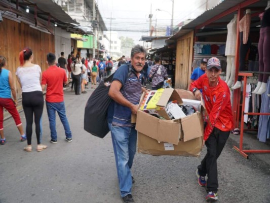 Tragedia en Año Nuevo: rostros de dolor al perderlo todo en incendio en San Pedro Sula