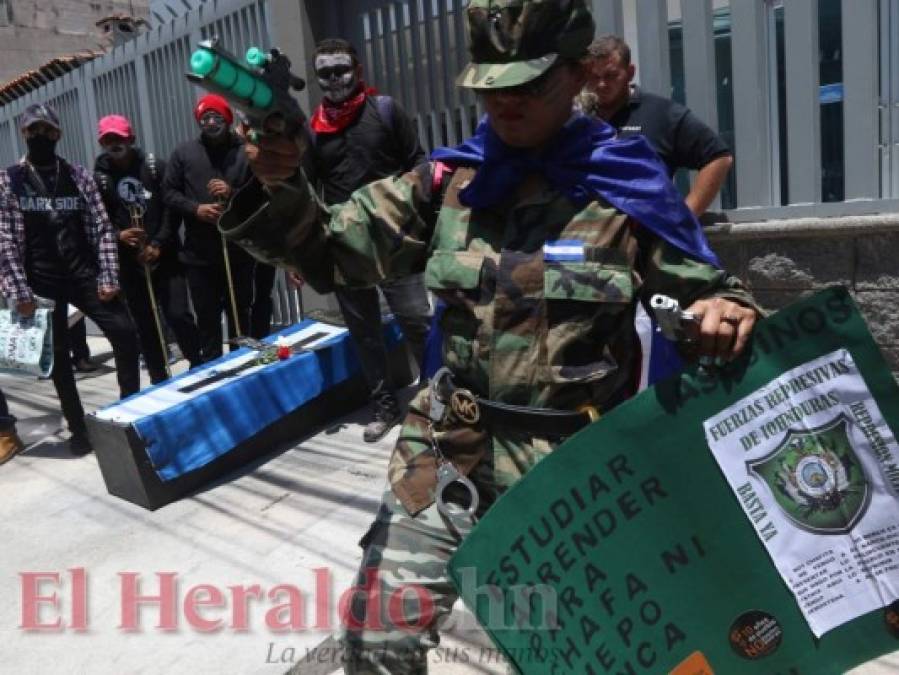 FOTOS: Impactantes imágenes captadas durante manifestación de la Plataforma de Salud y Educación en la capital de Honduras