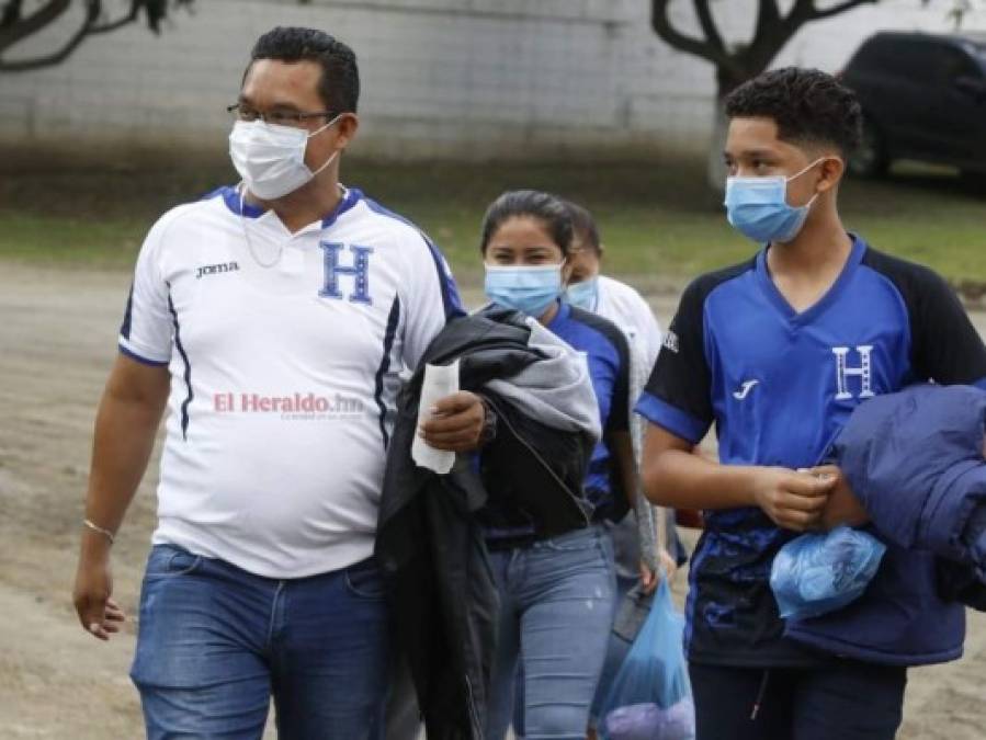 ¡Ambientazo! Aficionados hondureños le dan color al estadio Olímpico en el duelo ante Panamá