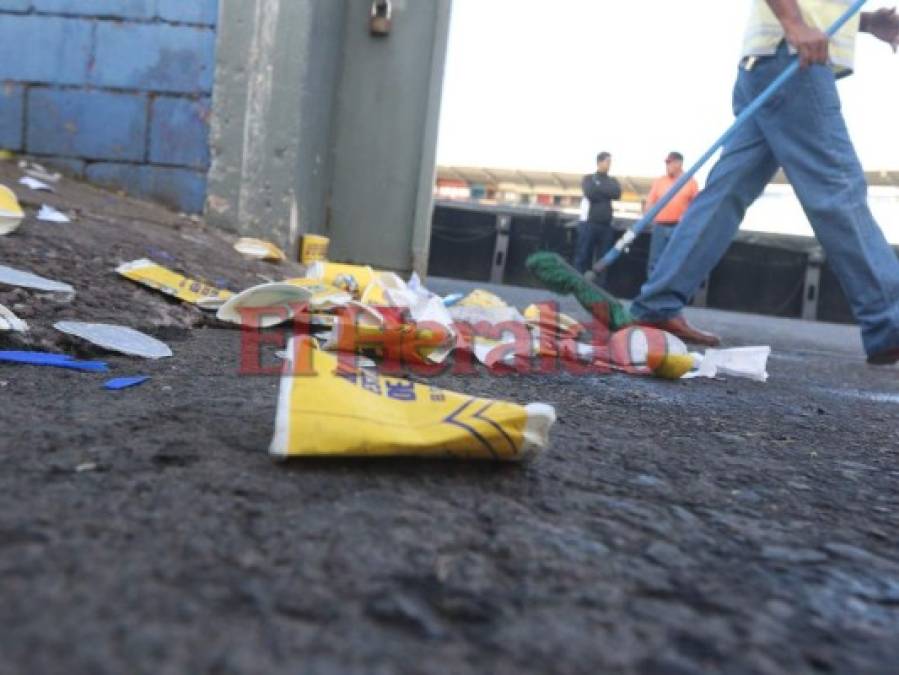 FOTOS: Lleno de basura amaneció el Estadio Nacional de Tegucigalpa tras la final Motagua vs Herediano por la Liga Concacaf