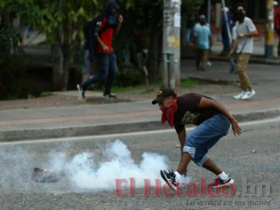 FOTOS: Segundo día de paro nacional deja enfrentamientos entre manifestantes y policías